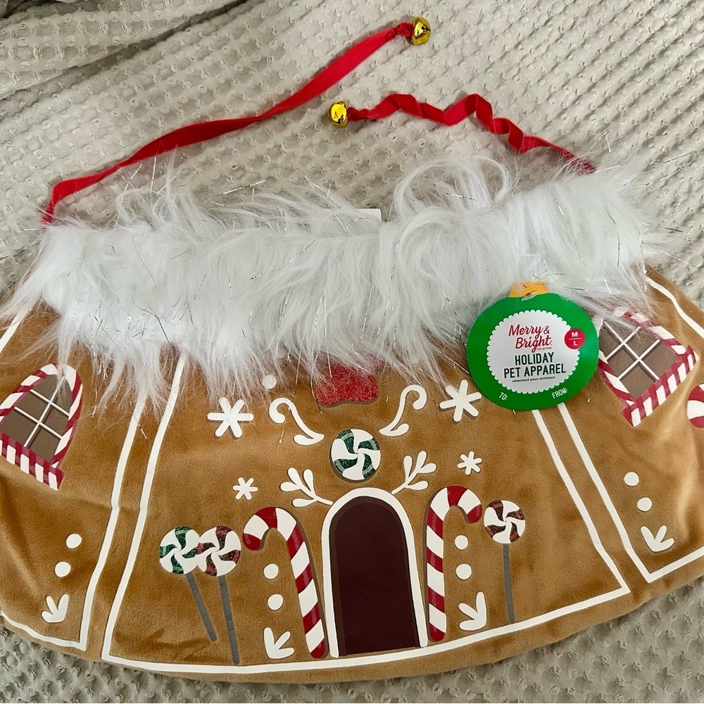 Merry & Bright Gingerbread House Pet Cape & Hat Set – Size M/L – New with Tags - Picture 4 of 15